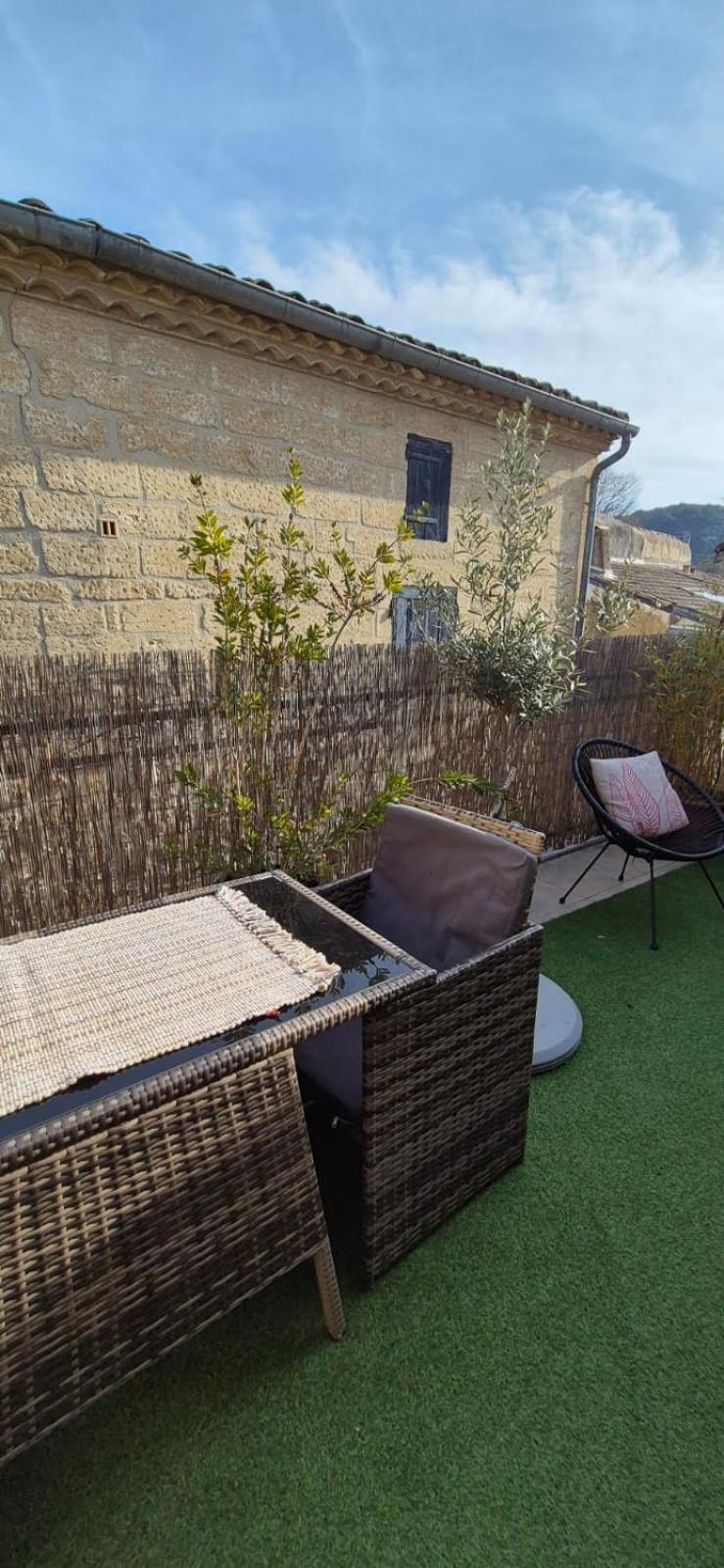 Proche D'Uzes La Terrasse Du Soleil Levant Collias Exterior foto